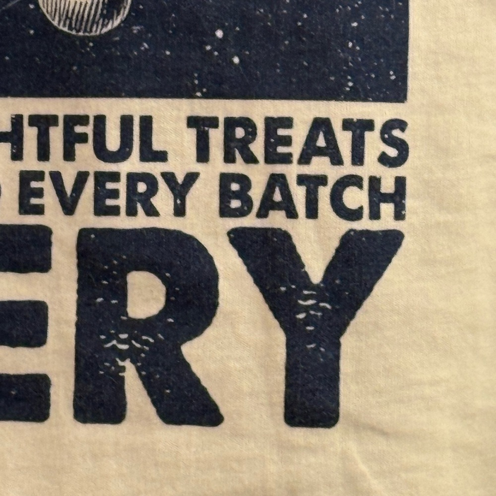 NEW:  Kitty Biscuits Bakery Graphic T-Shirt Size M - Picture 4 of 8